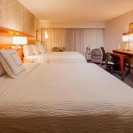Courtyard By Marriott Madison West / Middleton Hotel Eksteriør billede