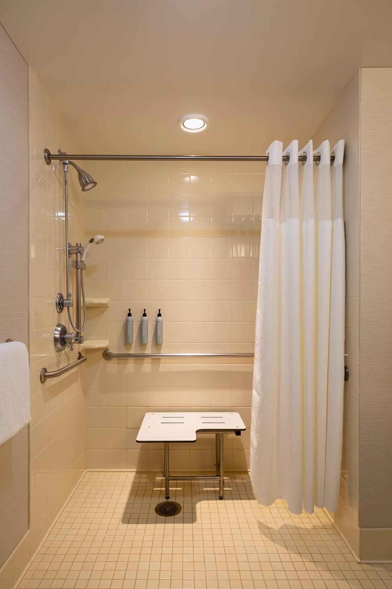 Courtyard By Marriott Madison West / Middleton Hotel Eksteriør billede