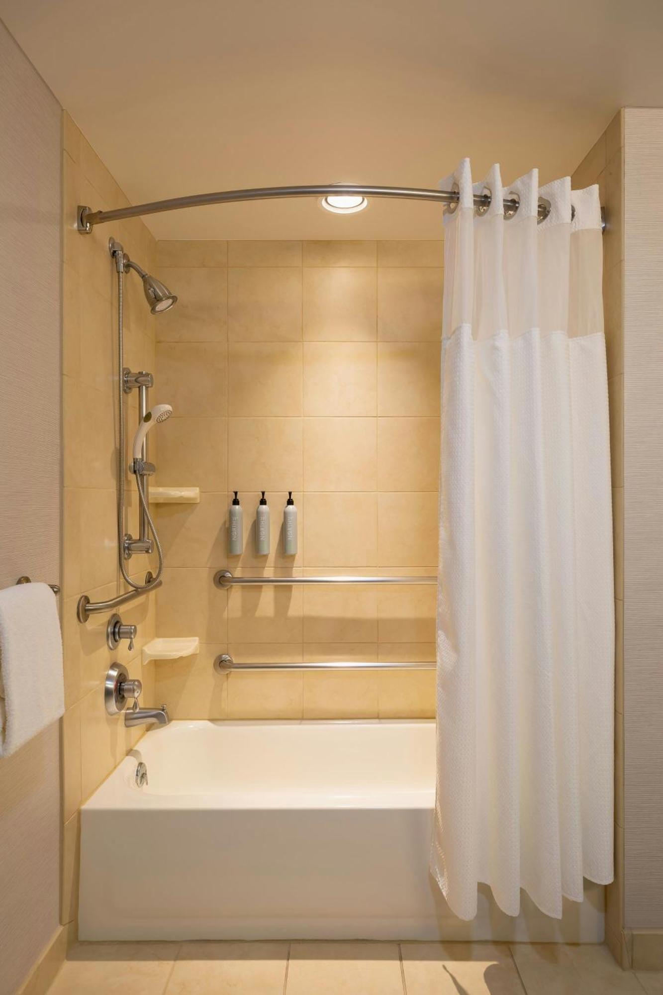 Courtyard By Marriott Madison West / Middleton Hotel Eksteriør billede