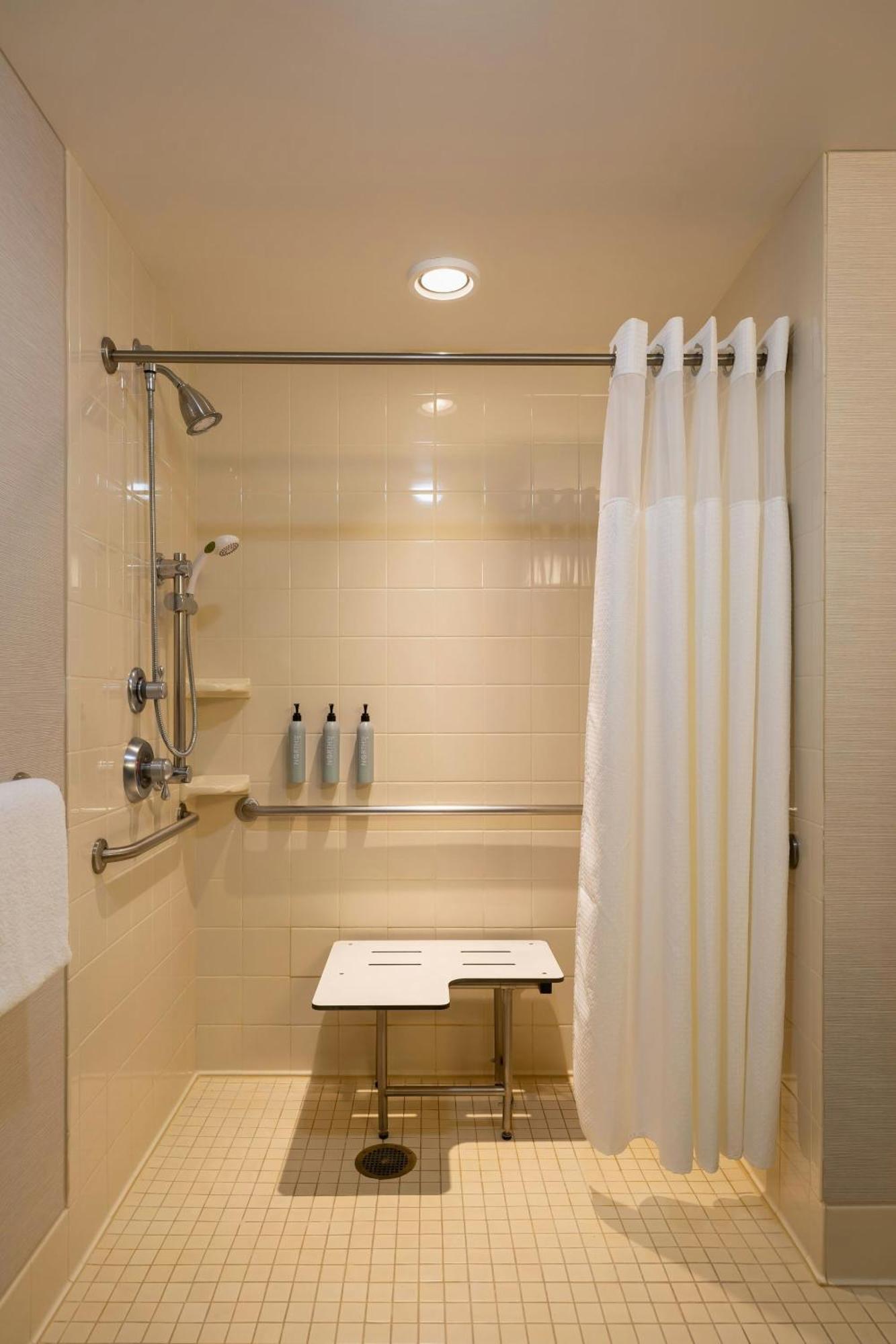Courtyard By Marriott Madison West / Middleton Hotel Eksteriør billede