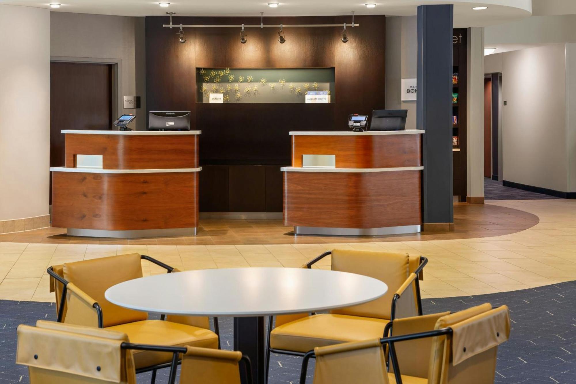 Courtyard By Marriott Madison West / Middleton Hotel Eksteriør billede