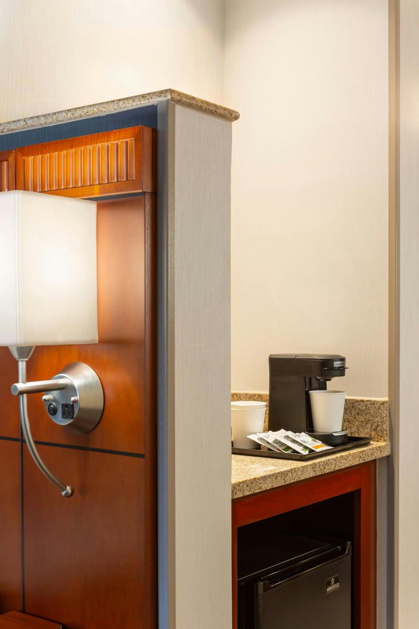 Courtyard By Marriott Madison West / Middleton Hotel Eksteriør billede