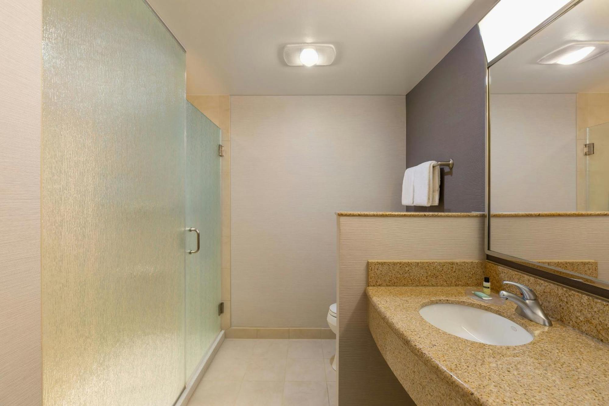 Courtyard By Marriott Madison West / Middleton Hotel Eksteriør billede